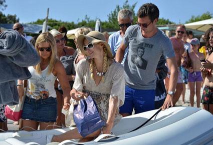 باريس هيلتون في إجازة مع فريديريك حبيبها الجديد 